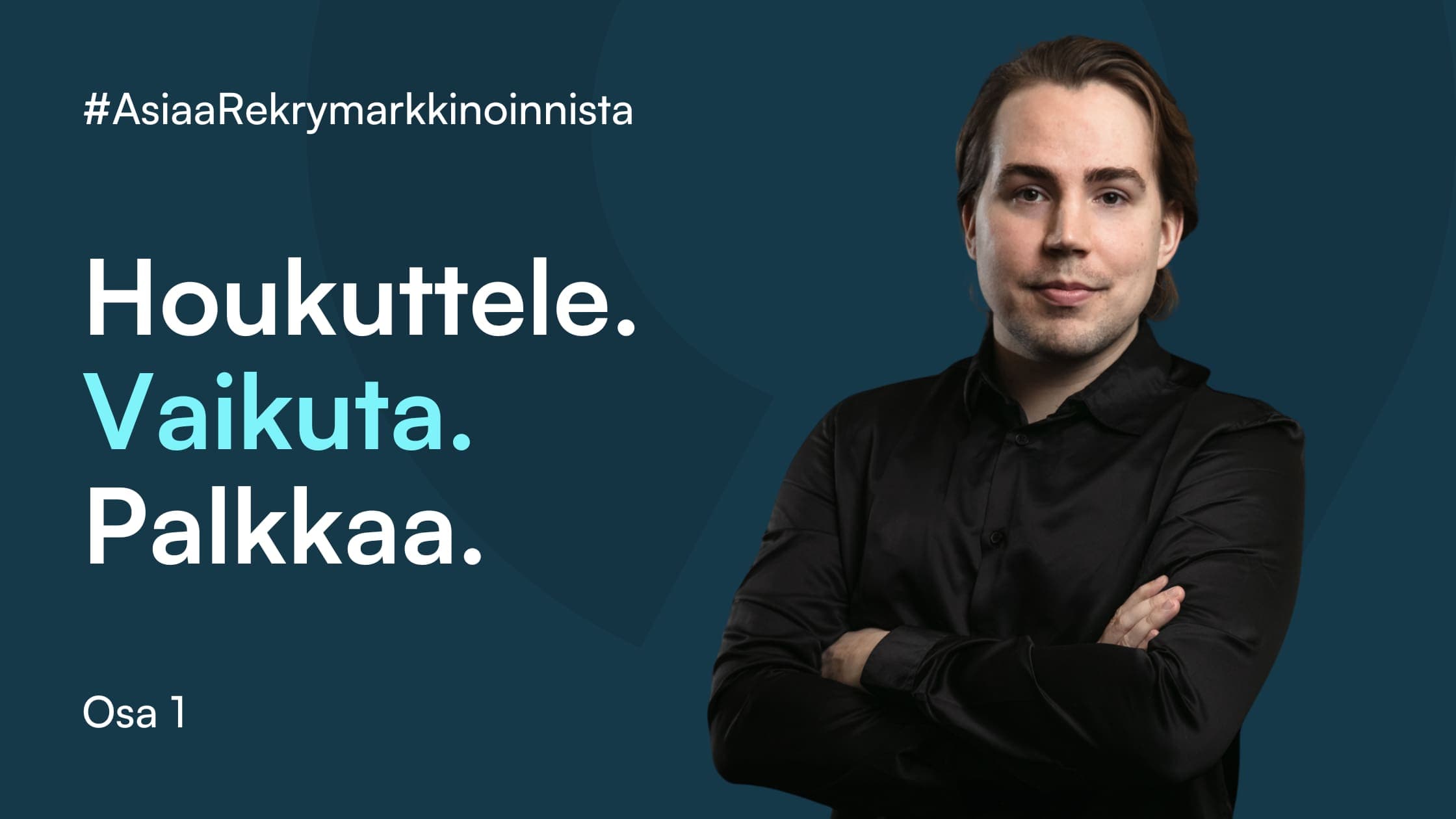 Otsikkokortti ”Houkuttele. Vaikuta. Palkkaa. Osa 1” sarjasta #AsiaaRekrymarkkinoinnista, vieressä Wellpackin työntekijä kädet puuskassa.