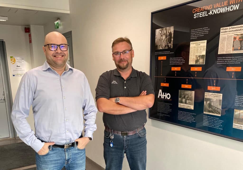 Ahosteelin toimitusjohtaja Jarmo Hakkarainen ja kehityspäällikkö Henri Suominen